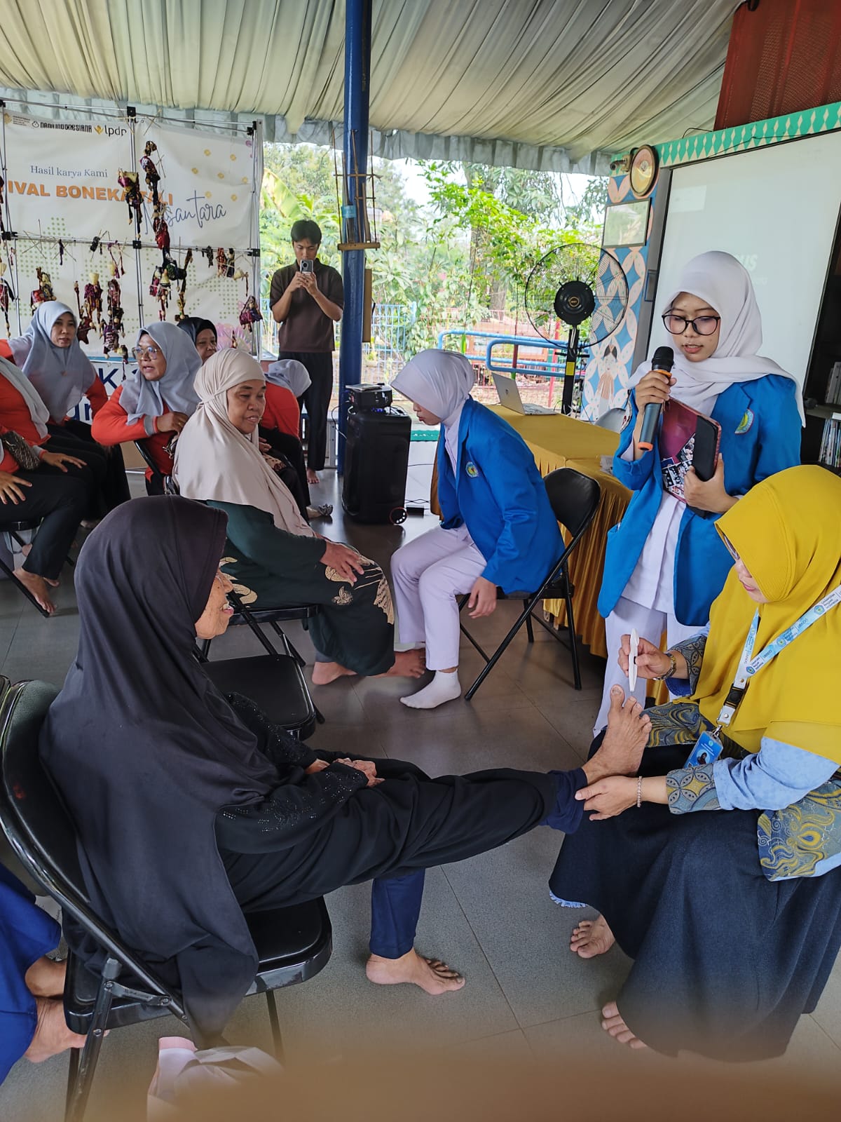 PkM Hibah Internal URINDO Gerakan Cegah Komplikasi Diabetes Melitus melalui Edukasi dan Skrining Risiko pada Penyandang Diabetes